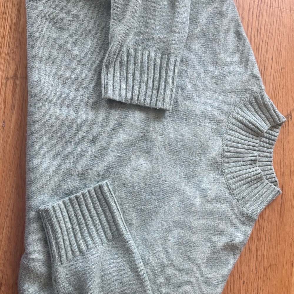 Reitmans Light Sage Green Crewneck Sweater